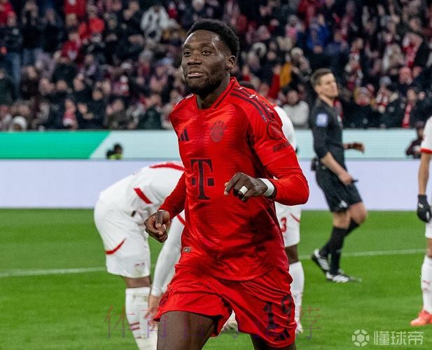 记者:拜仁给阿方索续约报价仍有效 未与皇马谈判